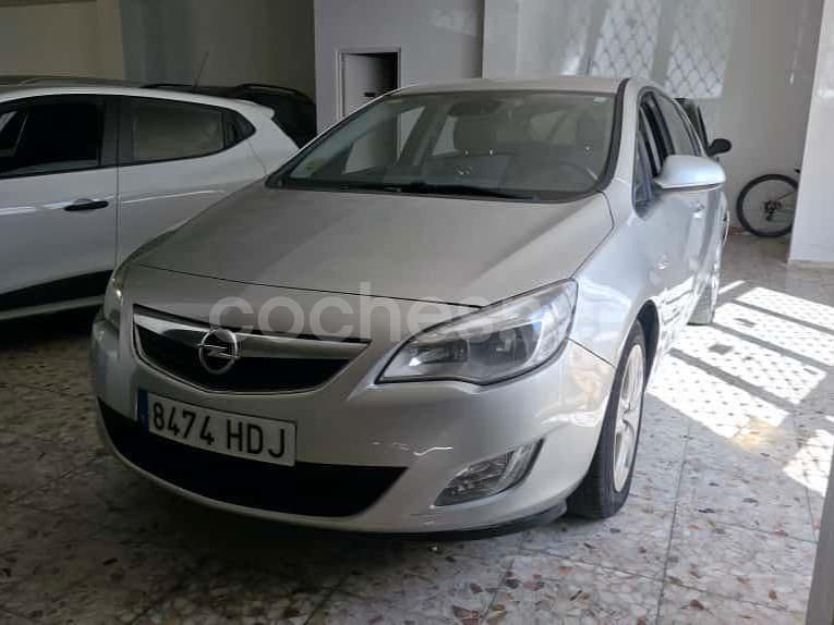 Gris / plata Usado 2012 Opel Astra Sportive Berlina | 4699 € (Precio justo) - Imagen 1/4