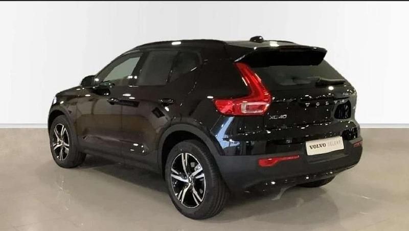 Usado Volvo XC40 Plus 129 HP (94 kW) 2025 Preto SUV