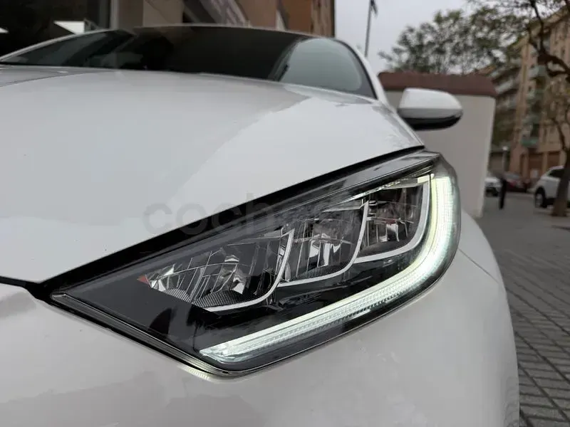 Usado Toyota Yaris Hybrid Business Edition 116 CV (85 kW) 2022 Blanco Berlina
