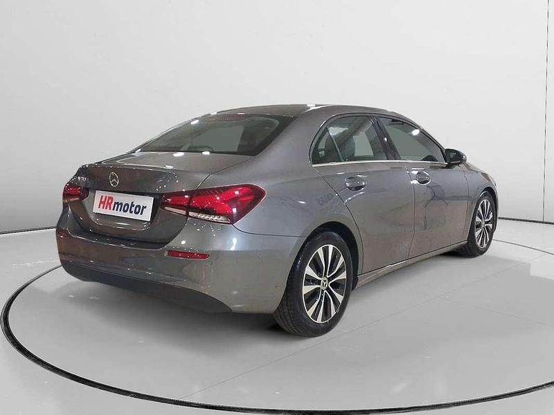 Usado Mercedes A180 117 CV (86 kW) 2022 Gris Berlina