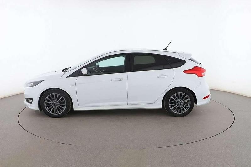 Usado Ford Focus ST-Line 126 CV (92 kW) 2017 Blanco Berlina