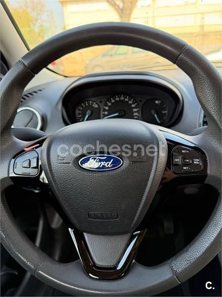 Usado Ford Ka Plus Ultimate 85 CV (62 kW) 2018 Azul Utilitario