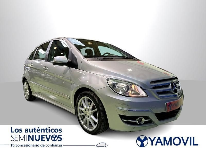 Usado Mercedes B180 109 CV (80 kW) 2011 Gris / plata Monovolumen