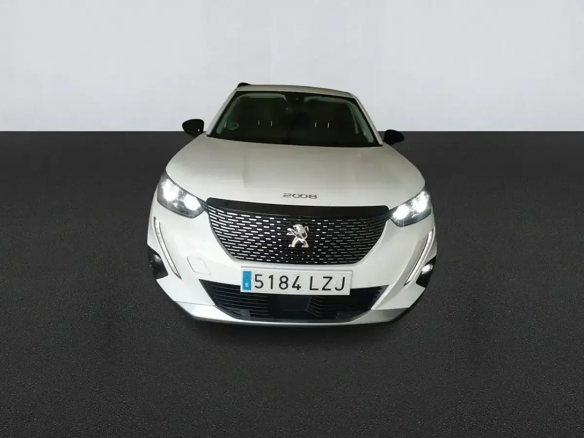 Usado Peugeot 2008 Allure 110 CV (80 kW) 2022 Blanco SUV