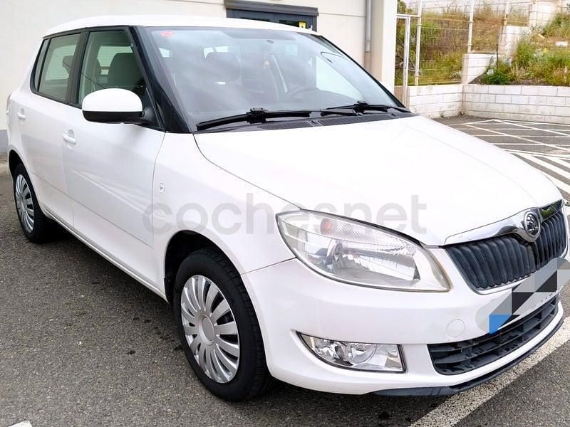 Usado Skoda Fabia Elegance 105 HP (77 kW) 2014 Branco Sedan
