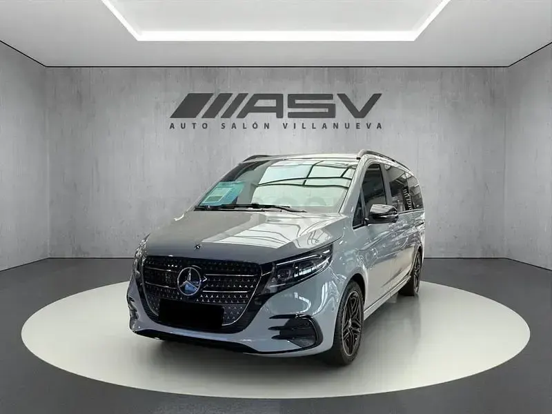 Usado Mercedes V300 Avantgarde 239 CV (175 kW) 2025 Gris / plata Monovolumen