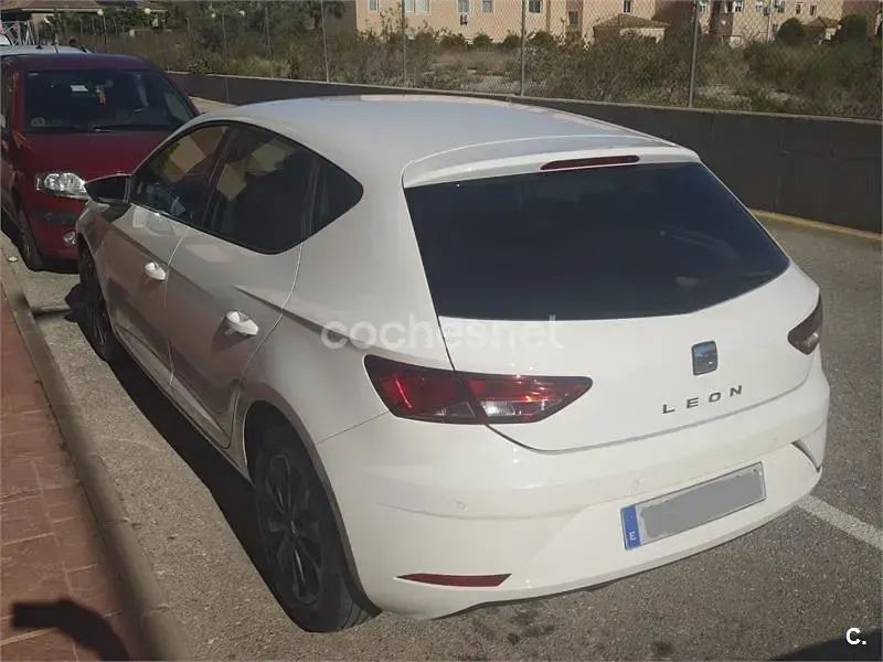 Usado Seat Leon Style 115 CV (84 kW) 2020 Blanco Berlina