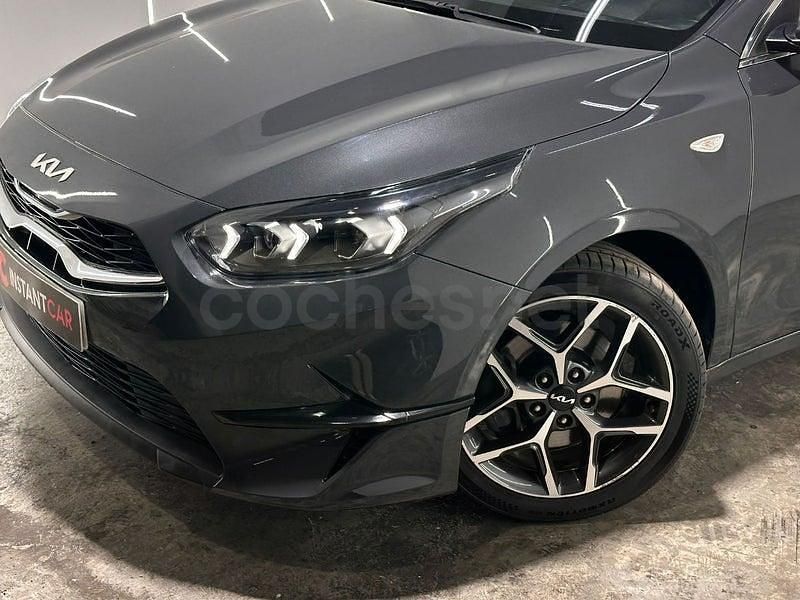 Usado Kia Ceed 120 CV (88 kW) 2022 Gris / plata Utilitario