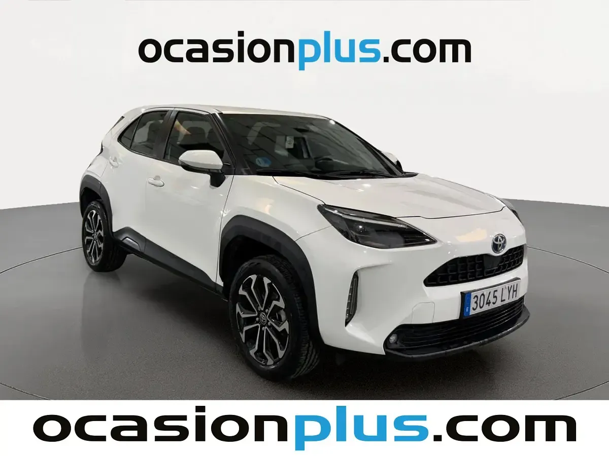 Usado Toyota Yaris Hybrid Active 116 CV (85 kW) 2022 Blanco SUV