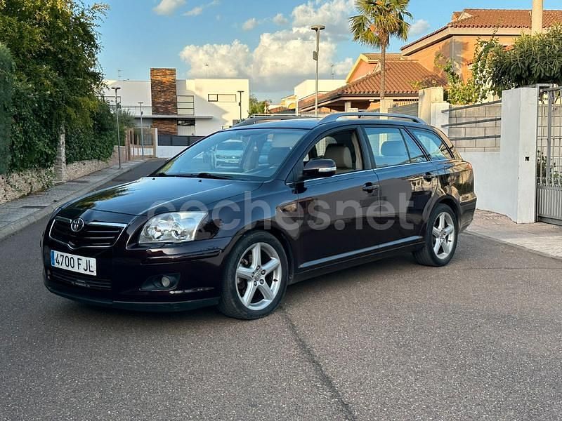 Granate Usado 2006 Toyota Avensis Executive Familiar | 5900 € (Precio justo) - Imagen 1/4