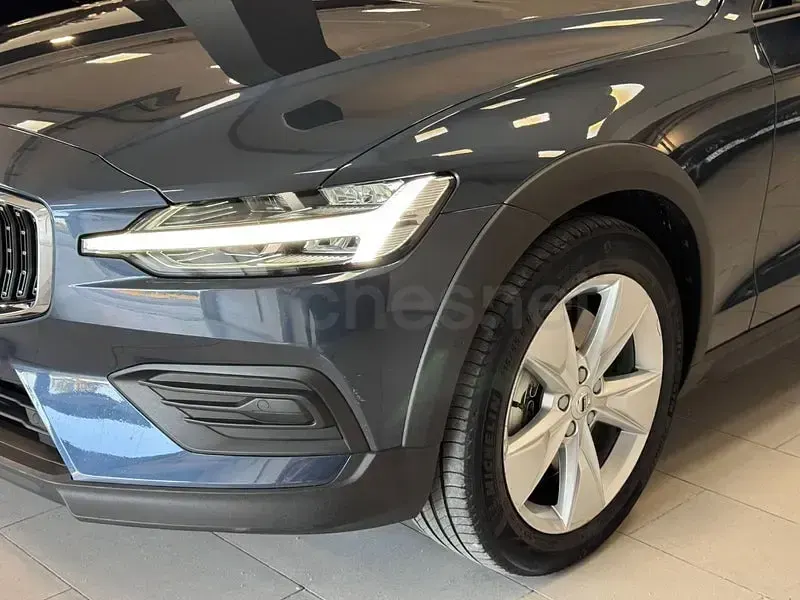 Usado Volvo V60 CC Momentum 190 CV (139 kW) 2019 Azul Familiar
