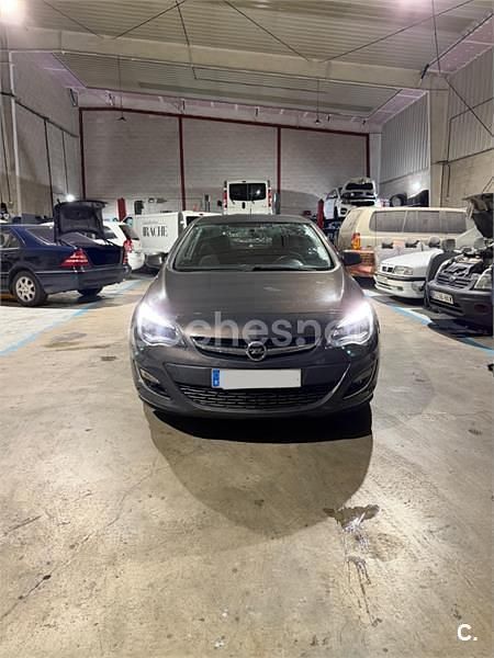 Usado Opel Astra Selective 115 CV (84 kW) 2013 Gris / plata Familiar