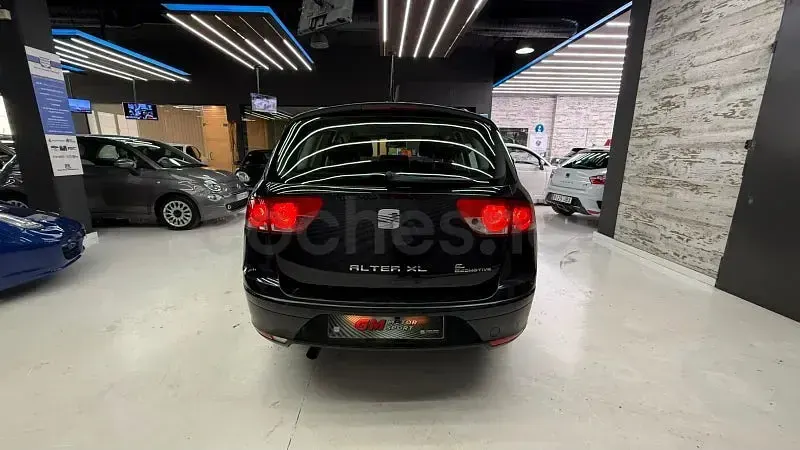 Usado Seat Altea XL Style 105 CV (77 kW) 2012 Negro Monovolumen