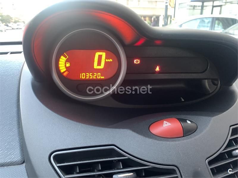 Usado Renault Twingo 75 CV (55 kW) 2014 Rojo Utilitario
