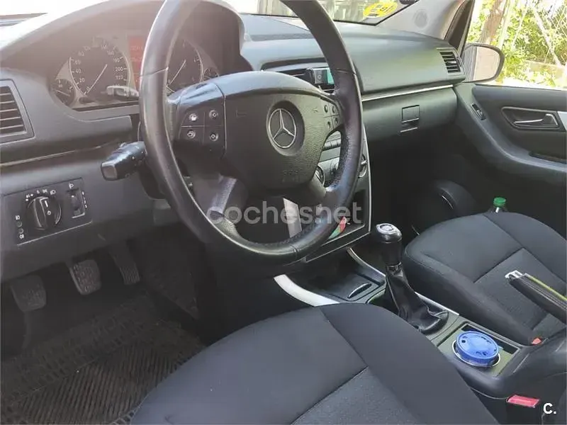 Usado Mercedes B200 140 CV (102 kW) 2008 Gris / plata Monovolumen