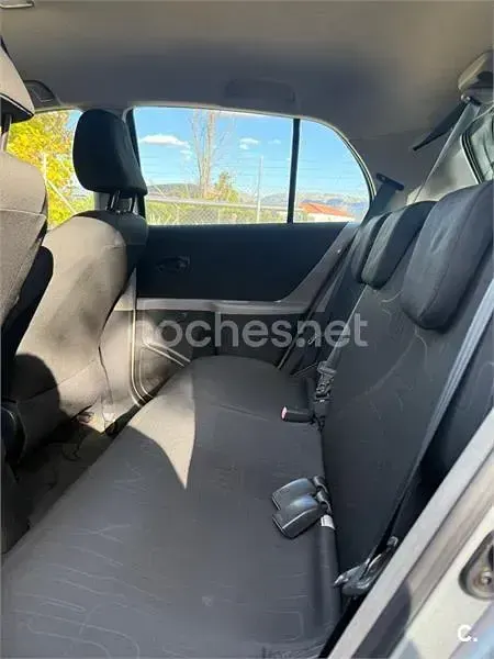 Usado Toyota Yaris 69 CV (50 kW) 2009 Gris / plata Utilitario