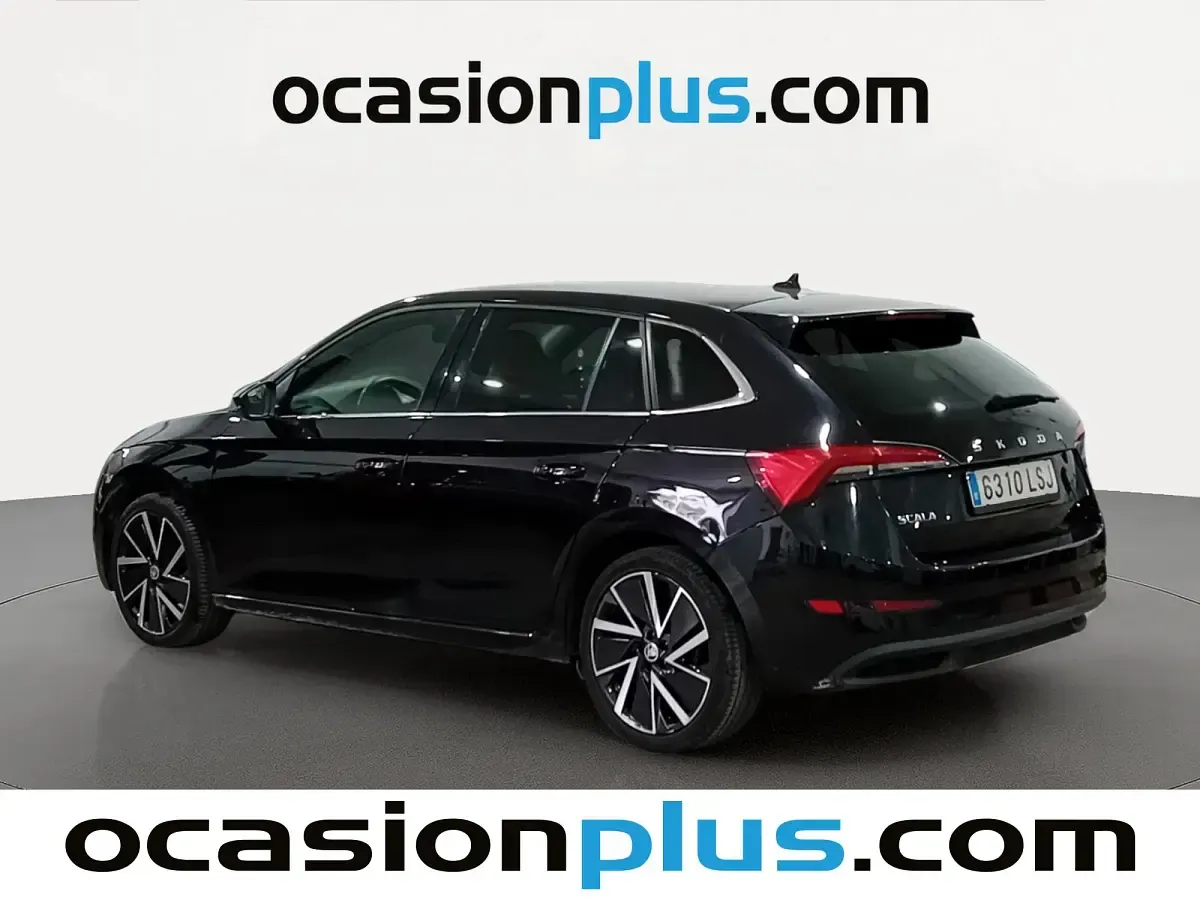 Usado Skoda Scala Sport 110 CV (80 kW) 2021 Negro Utilitario