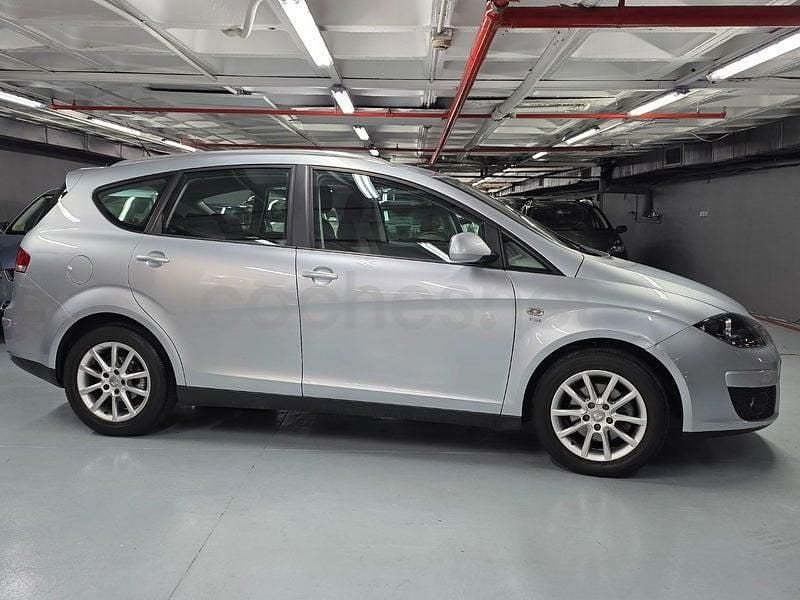 Usado Seat Altea XL Style 125 CV (91 kW) 2010 Gris / plata Monovolumen