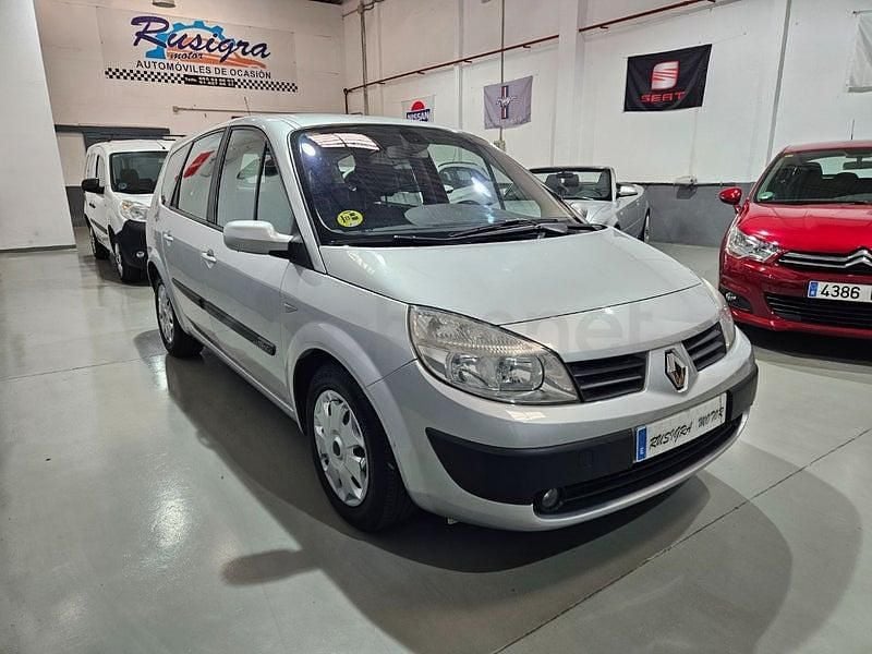 Usado Renault Grand Scénic II Dynamique 130 CV (95 kW) 2006 Gris / plata Monovolumen