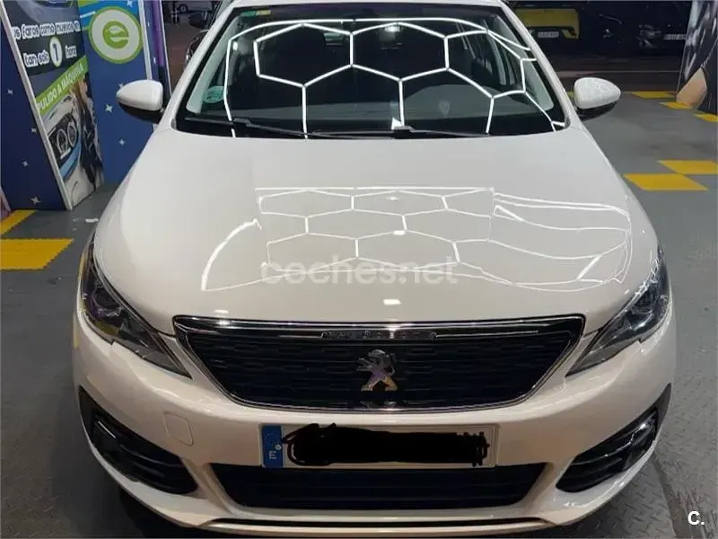 Usado Peugeot 308 Active 130 CV (95 kW) 2017 Blanco Berlina