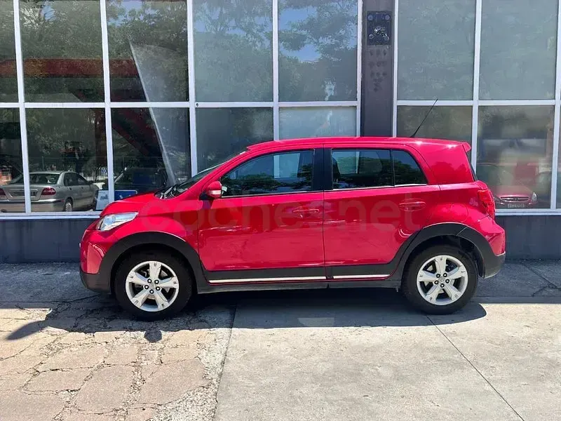 Usado Toyota Urban Cruiser Active 90 CV (66 kW) 2010 Rojo Utilitario