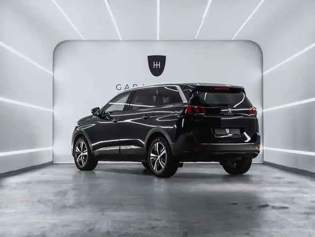 Usado Peugeot 5008 Allure 120 CV (88 kW) 2018 Negro SUV