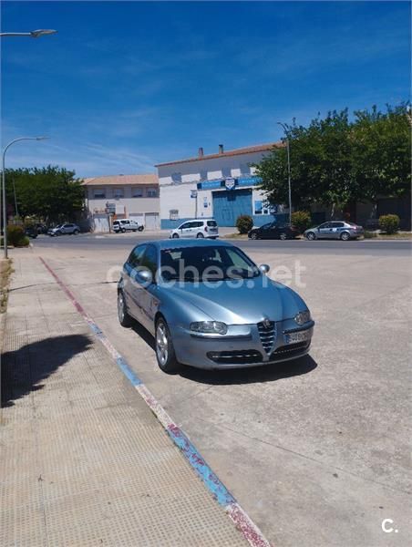 Gris / plata Usado 2003 Alfa Romeo 147 Distinctive Utilitario | 2200 € (Precio justo) - Imagen 1/4
