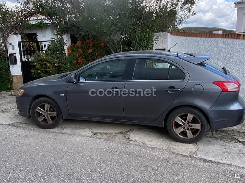 Usado Mitsubishi Lancer Sportback Invite 109 CV (80 kW) 2010 Gris / plata Berlina