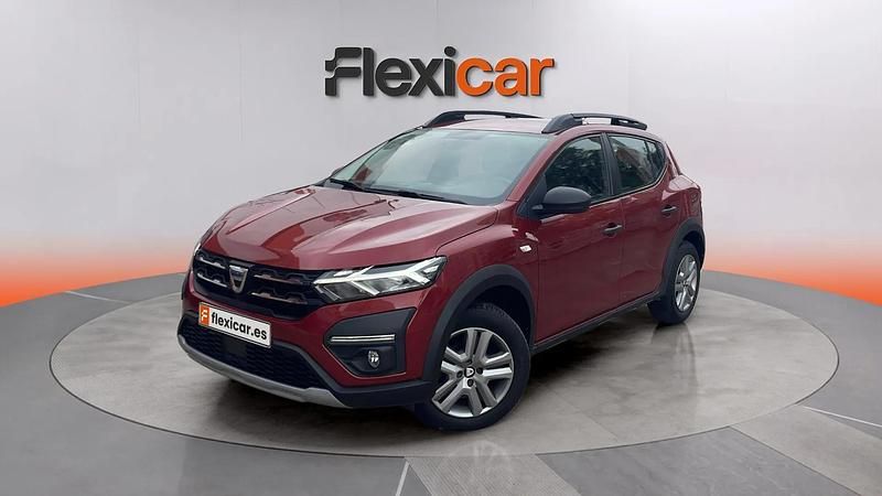 Usado Dacia Sandero Essentiel 91 CV (66 kW) 2022 Granate Berlina