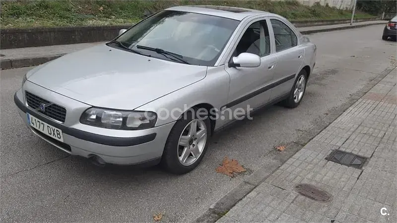 Usado Volvo S60 Momentum 163 CV (119 kW) 2006 Gris / plata Berlina
