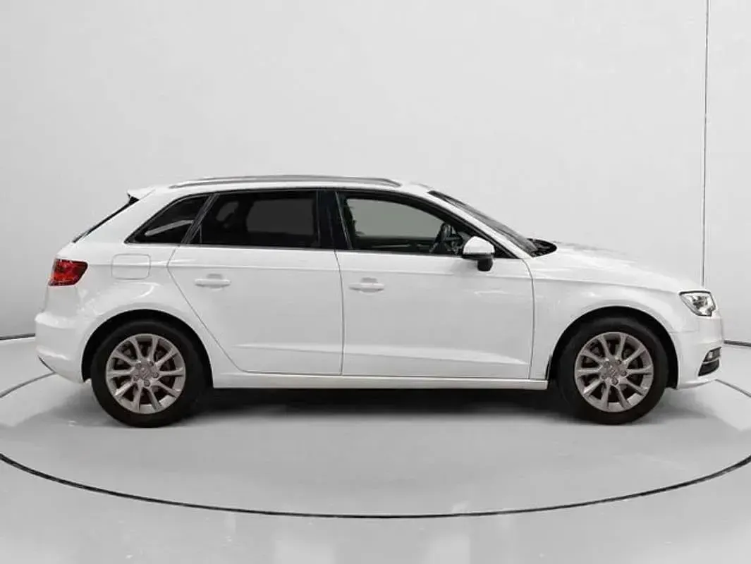 Usado Audi A3 Sportback Attraction 116 CV (85 kW) 2016 Blanco Utilitario