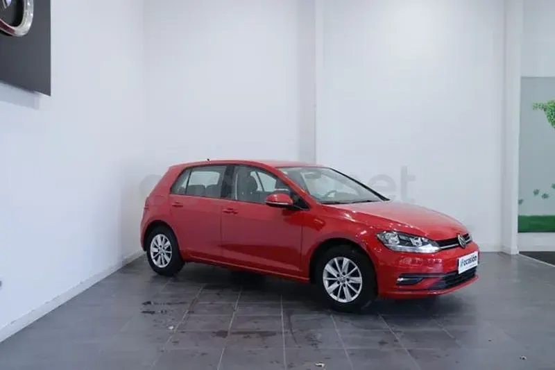 Usado VW Golf VII Edition 115 CV (84 kW) 2020 Rojo Berlina