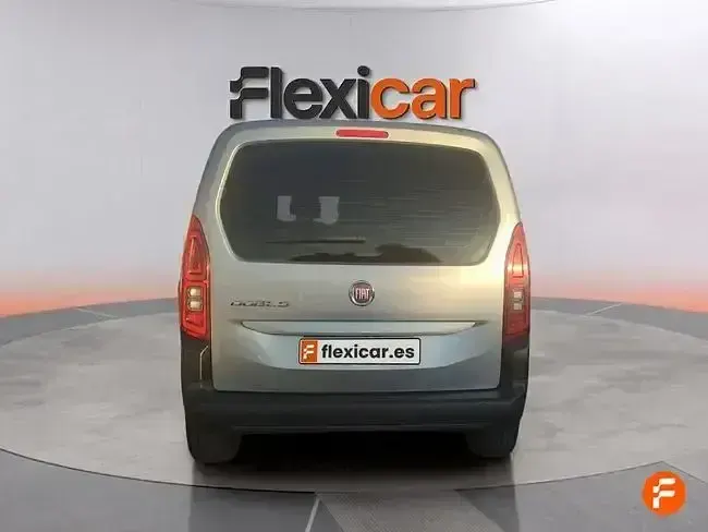 Usado Fiat Doblò 130 CV (95 kW) 2023 Gris Monovolumen