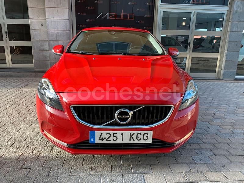 Usado Volvo V40 Inscription 120 CV (88 kW) 2017 Rojo Familiar