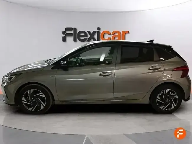 Usado Hyundai i20 100 CV (73 kW) 2022 Gris Utilitario