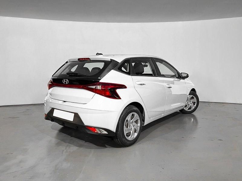 Usado Hyundai i20 84 CV (61 kW) 2022 Blanco polar Utilitario