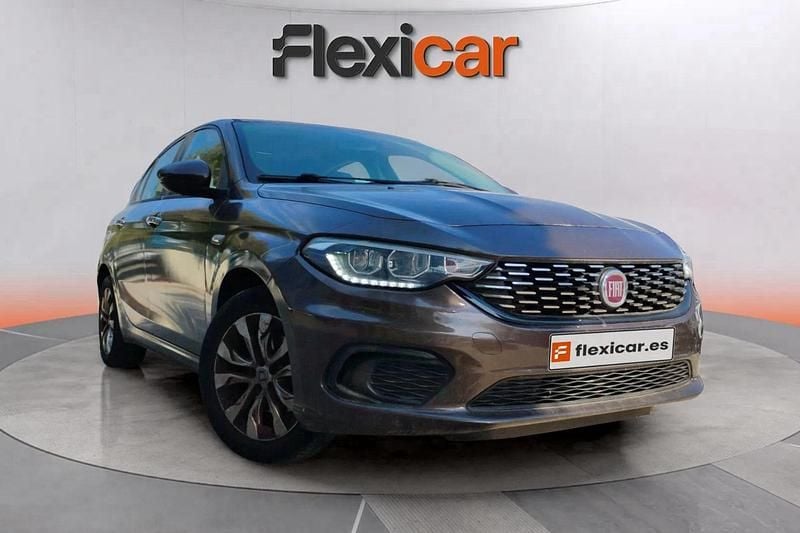 Granate Usado 2017 Fiat Tipo Lounge Berlina | 9090 € (Buen precio) - Imagen 1/4