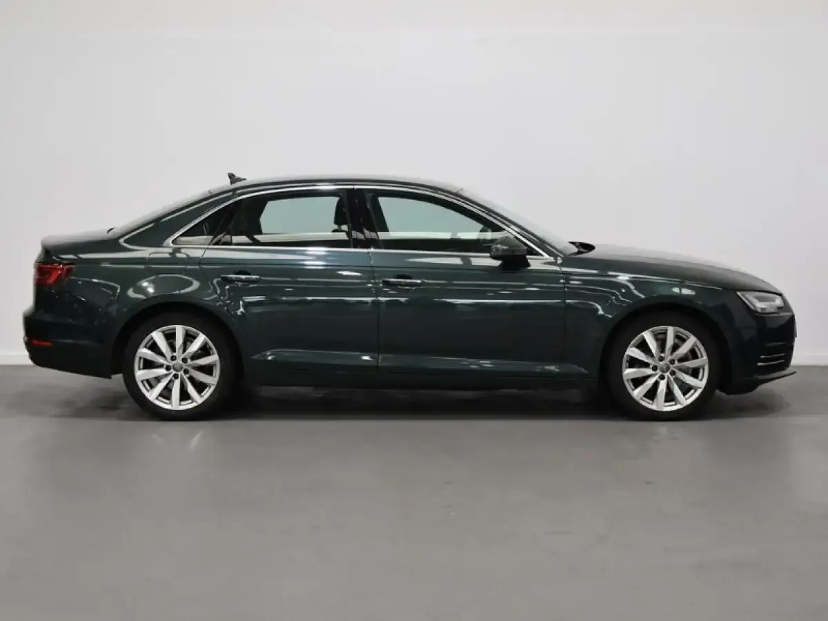 Usado Audi A4 Design 150 CV (110 kW) 2018 Verde Berlina