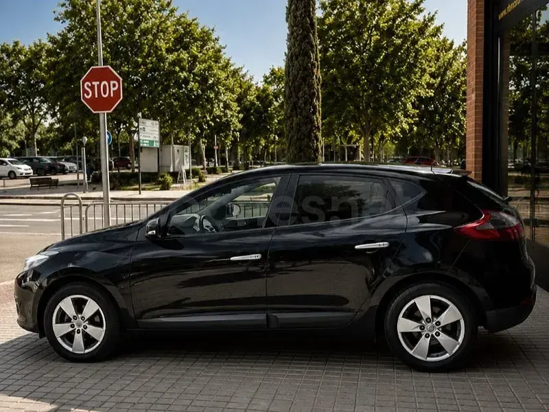 Usado Renault Mégane Dynamique 130 CV (95 kW) 2011 Negro Berlina