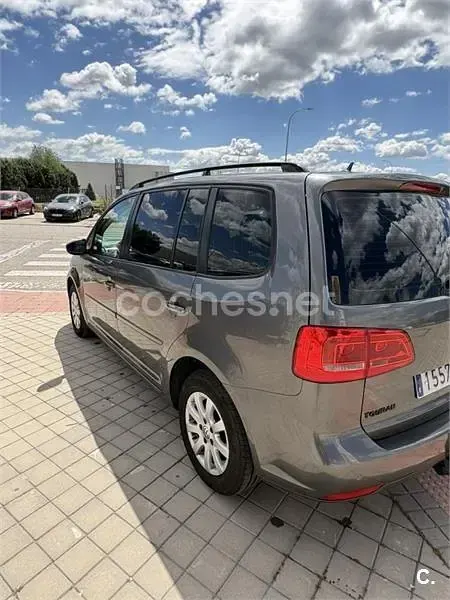 Begagnad VW Touran Advance 105 HK (77 kW) 2013 Grå Minibuss