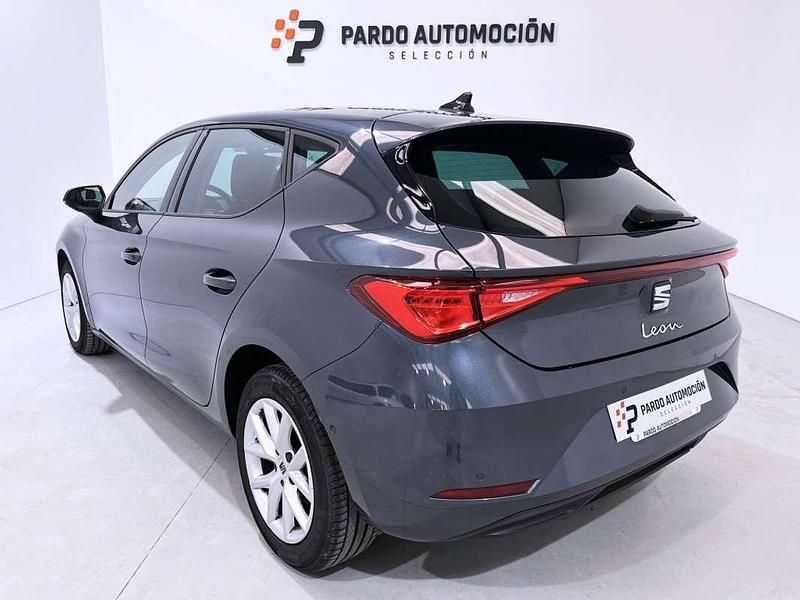 Usado Seat Leon Style 116 CV (85 kW) 2022 Gris Utilitario