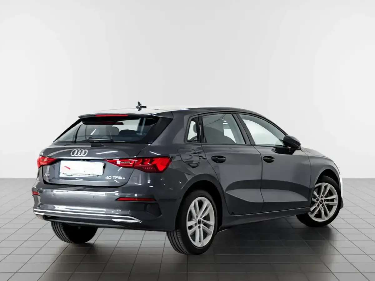 Usado Audi A3 Sportback e-tron Advanced 204 CV (150 kW) 2022 Gris Utilitario