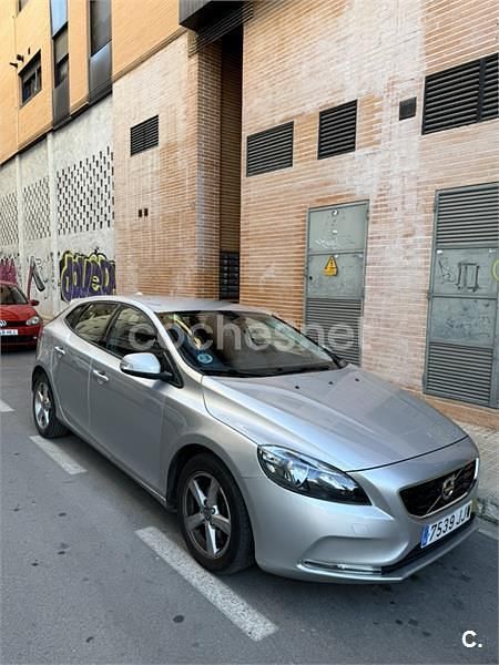 Gris / plata Usado 2015 Volvo V40 Momentum Familiar | 10.999 € (Precio justo) - Imagen 1/3