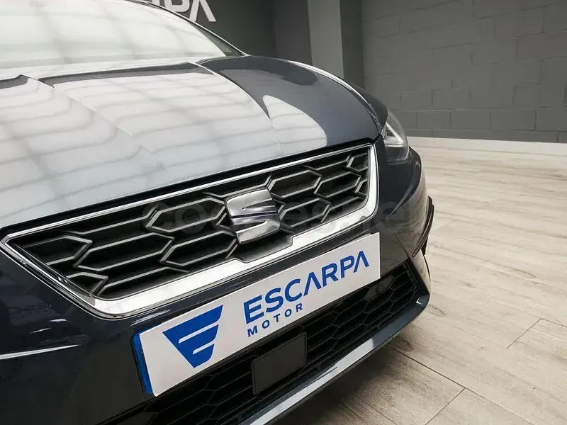 Usado Seat Ibiza FR 110 CV (80 kW) 2023 Gris / plata Utilitario