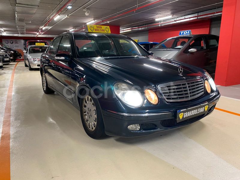 Usado Mercedes E320 Elegance 204 CV (150 kW) 2003 Azul Berlina