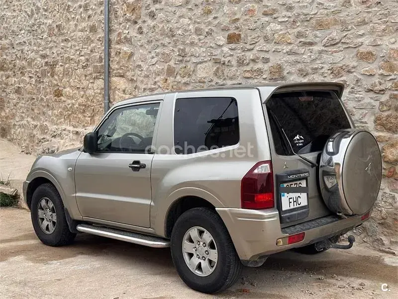 Usado Mitsubishi Montero Intense 160 CV (117 kW) 2006 Beige SUV