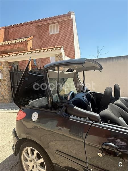 Negro Usado 2005 Peugeot 206 CC Descapotable | 2900 € (Precio justo) - Imagen 1/4