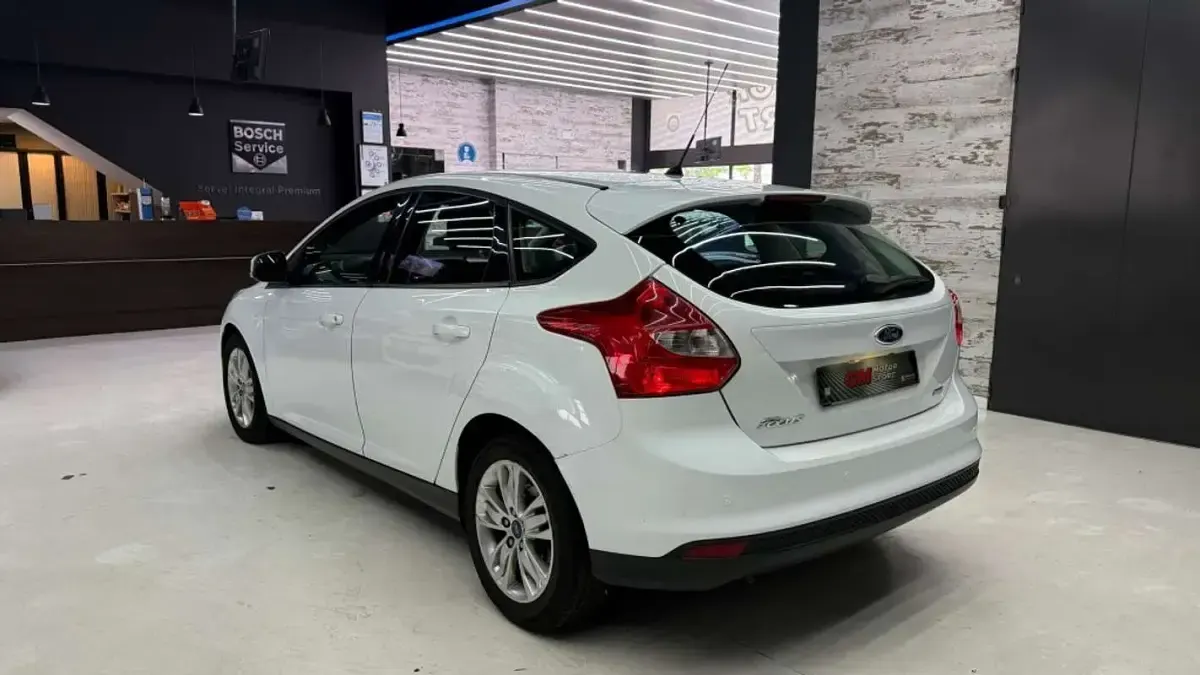 Usado Ford Focus Trend 125 CV (91 kW) 2012 Blanco Utilitario