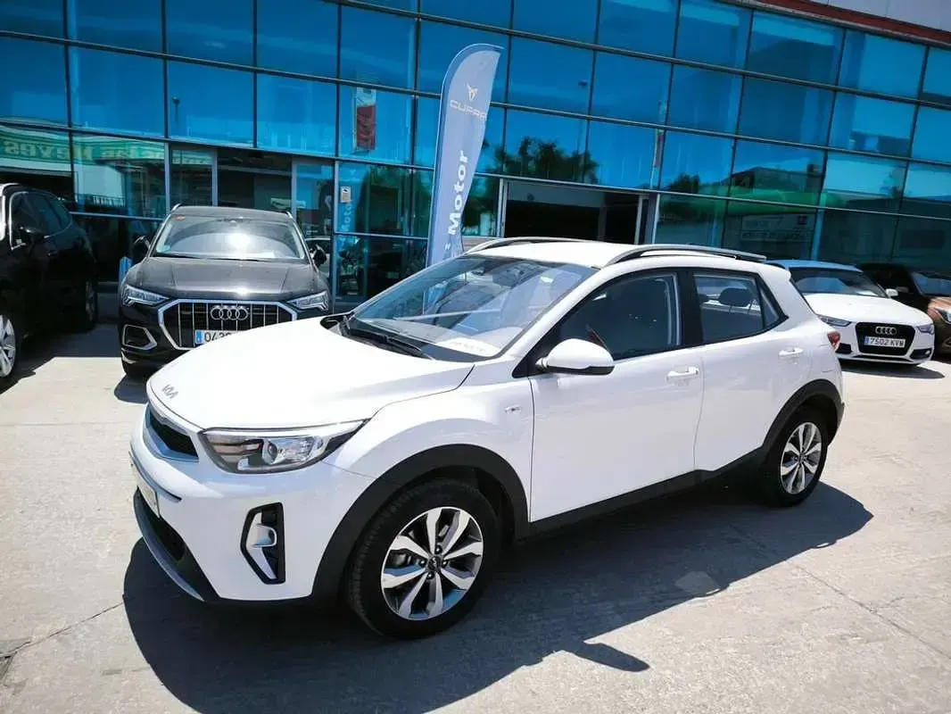 Usado Kia Stonic 99 CV (72 kW) 2025 Blanco SUV