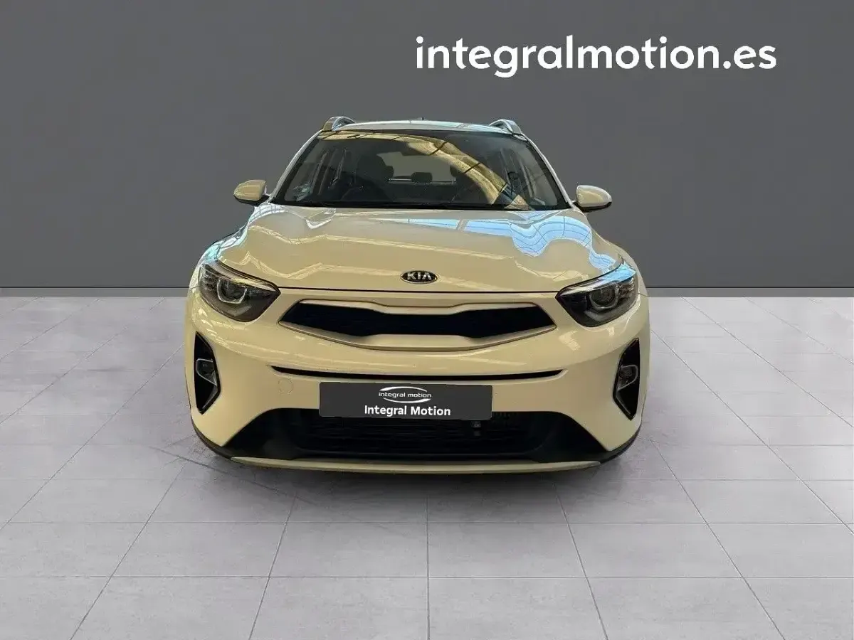 Usado Kia Stonic 84 CV (61 kW) 2023 Blanco SUV